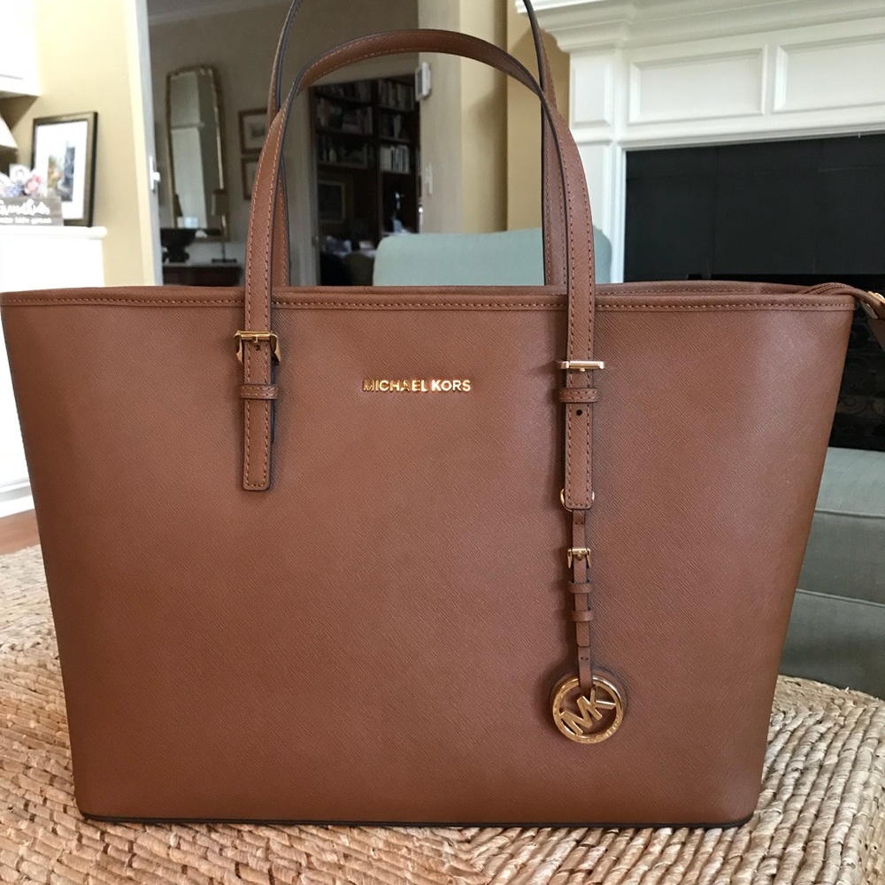 Authentic Michael Kors Jet Set Medium Top Zip